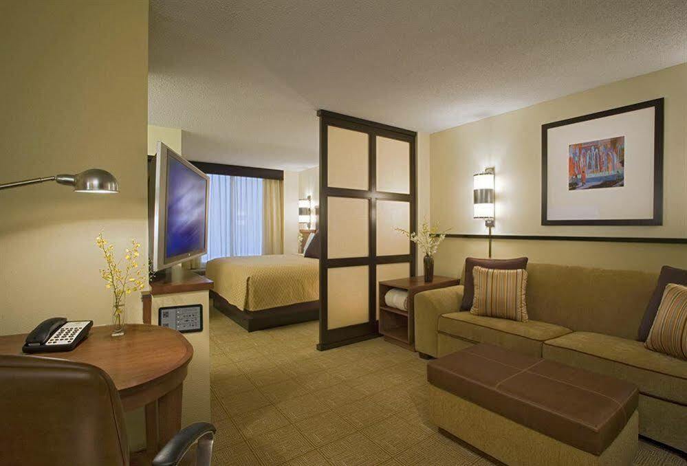 Hyatt Place Detroit/Utica Exterior photo